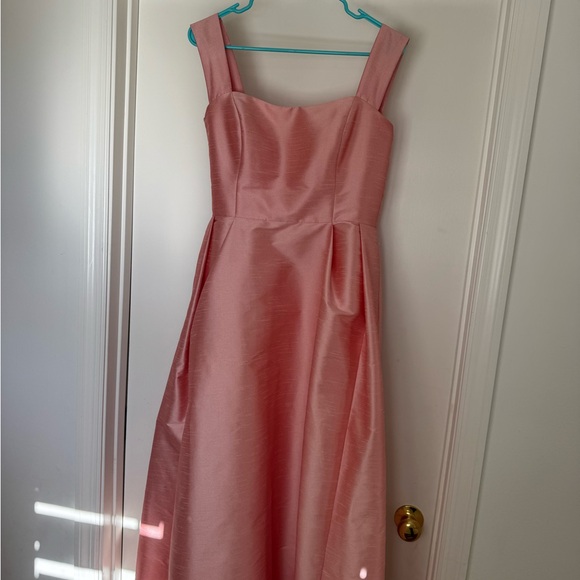 Elegant Pink Sleeveless Gown - Picture 4 of 4
